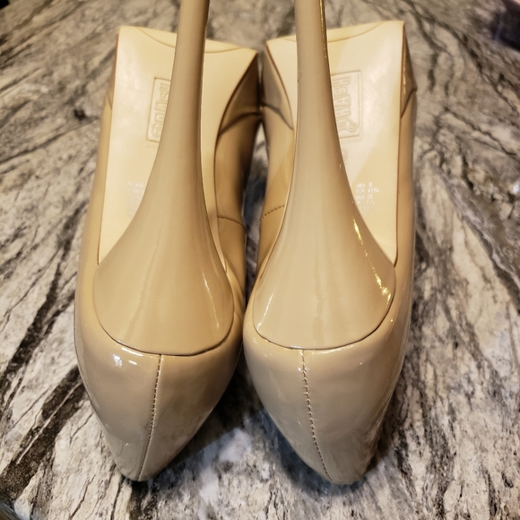 Brash size 9 nude heels - Picture 4 of 6